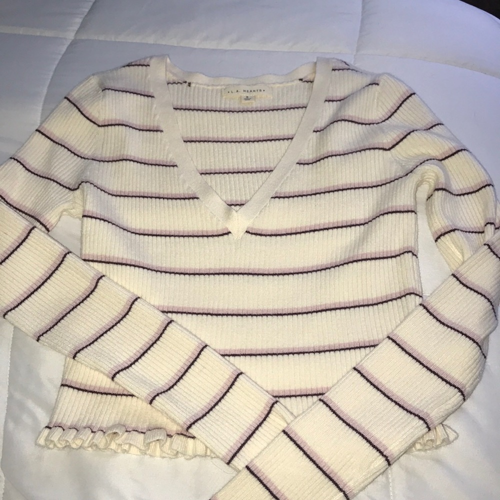 V-neck longsleeve ruffle top